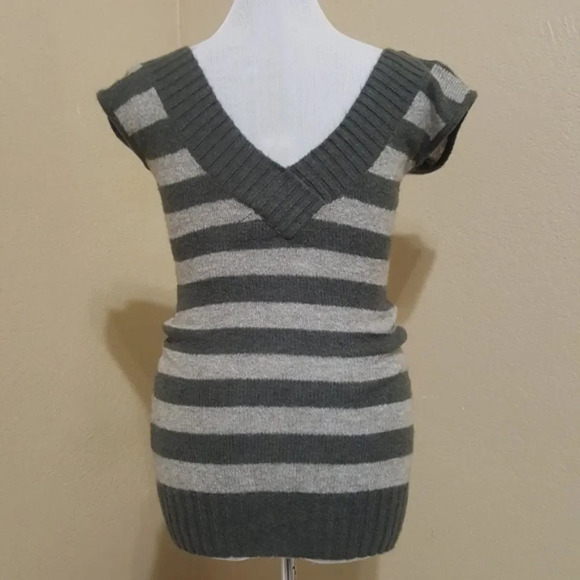 GUESS JEANS | Cap Sleeve V Neck Sweater Striped - Picture 3 of 3